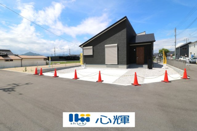 【前面道路含む現地写真】 | サンコート防府市仁井令（２号地） | 整備された道路に面する現地は、コミュニティー以外の方々の出入りも少なく、お車の出し入れも楽々です。
