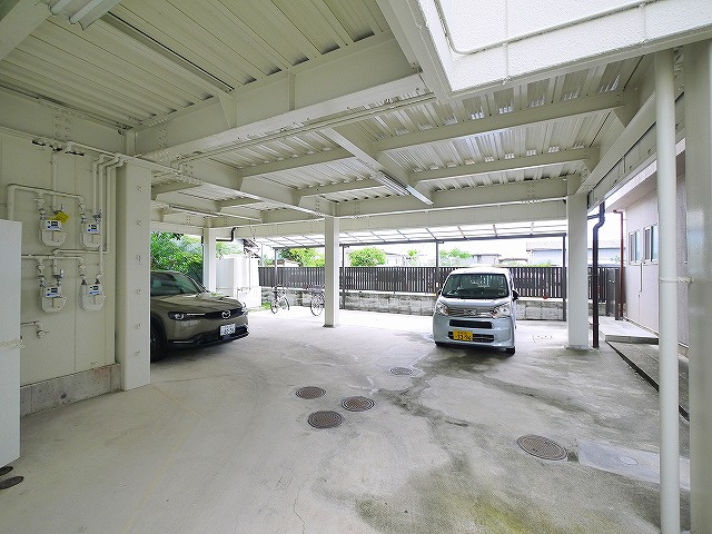 サニーサウスの駐車場