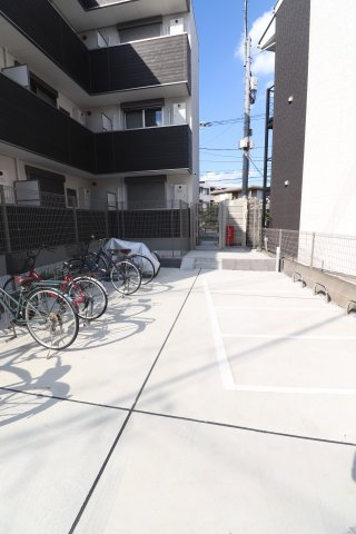ピースコート登戸Ⅳの駐車場
