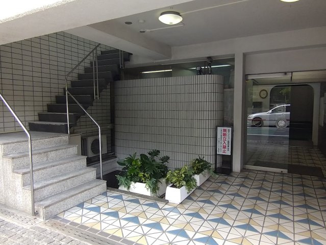 市ヶ谷春日マンションのエントランス
