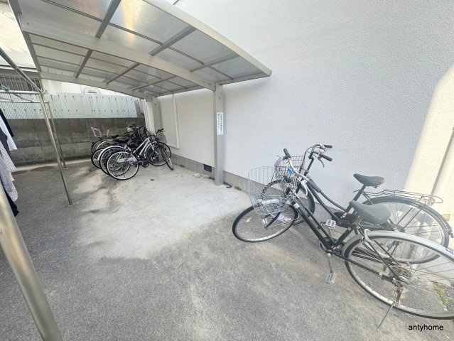 ミーテ江坂　仲介手数料無料の駐車場