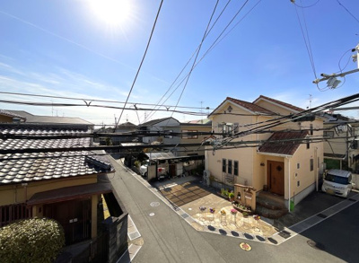 【展望】 | 宇治市五ケ庄一里塚　中古戸建 | 小学校が徒歩7分と通学にも安心の距離、人気の幼稚園が徒歩1分と子育て世代の方にもおすすめのエリアです。
