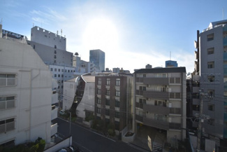 【展望】 | 眼前に広がる空の雄大さと、このお部屋の自慢の一つである「眺望」をご覧ください。毎日、この景色を独り占めできる新生活に夢が広がります。～即日のご見学可能～　お問合せはお気軽にどうぞ。
