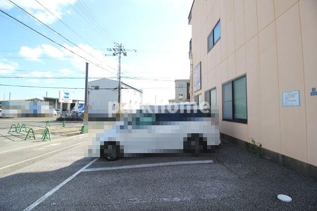 シルキーハイツの駐車場|駐車場完備です