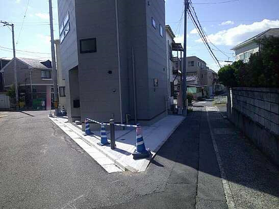 【前面道路含む現地写真】