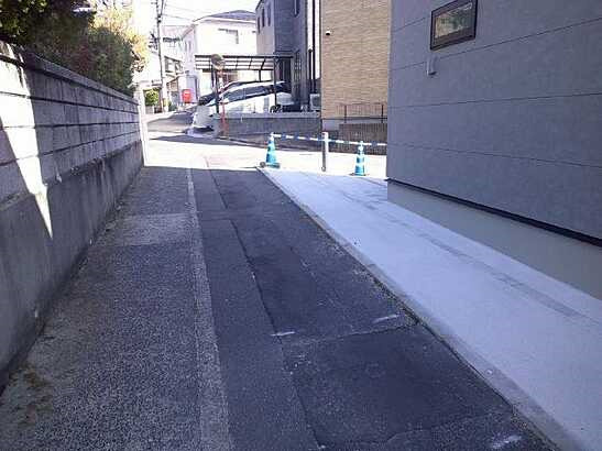 【前面道路含む現地写真】