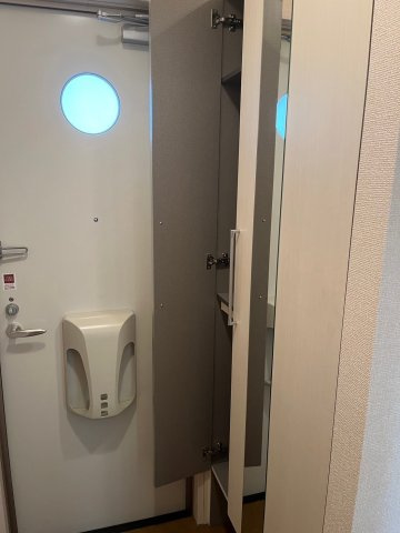 ドゥ ボナール岩船の玄関
