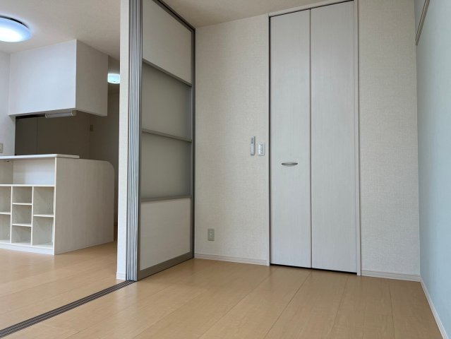 ドゥ ボナール岩船の洋室