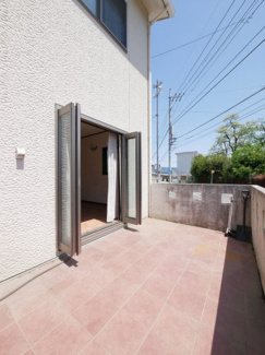 【その他】 | 甲斐市西八幡 平成23年築クレバリーホーム施工の家 3方角地 | 1階テラス