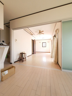 【居間・リビング】 | 甲斐市西八幡 平成23年築クレバリーホーム施工の家 3方角地 | 約20帖のＬＤＫ　人気のリビングイン階段