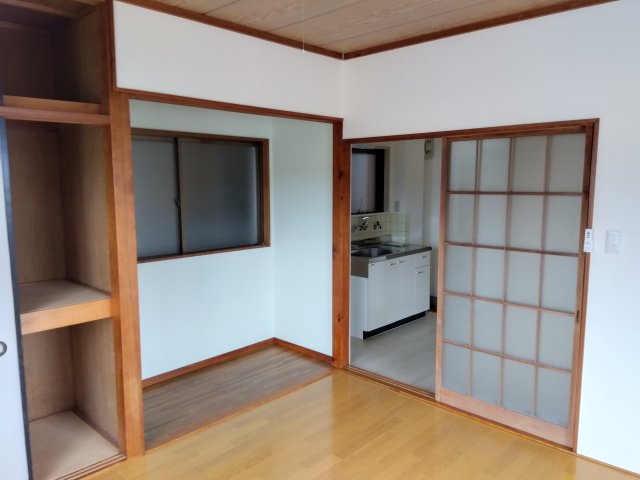 レアールマンションアキタ3　田方郡函南町畑毛の洋室|リフォームしてあるので綺麗な室内になっています。