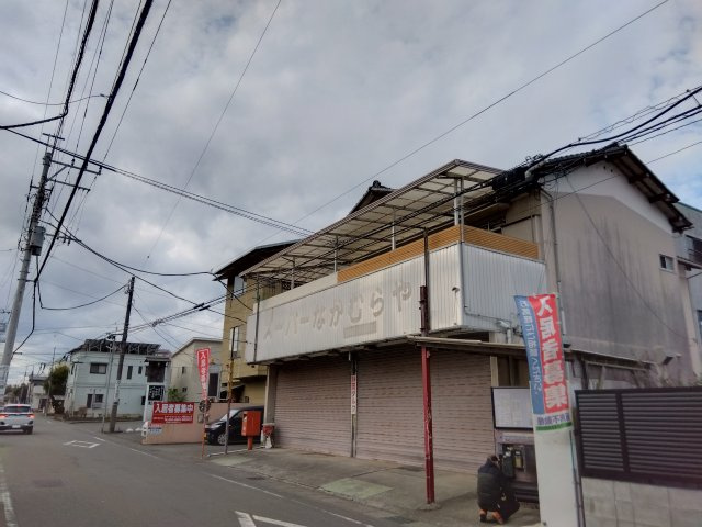 レアールマンションアキタ3　田方郡函南町畑毛の外観|アパート部分は1F 3部屋・2F 3部屋・3F 3部屋の合計9部屋です。
