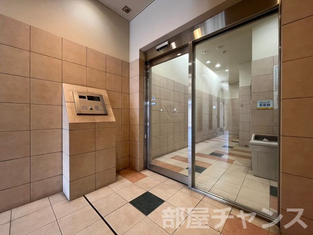 レジデンス金山スクエアのエントランス