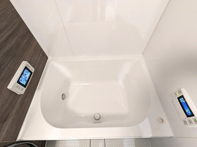 Urbanex KURAMAE RESIDENCEの設備|追焚オートバス、浴室換気乾燥機、浴室TV付、大型のシャワーヘッドです