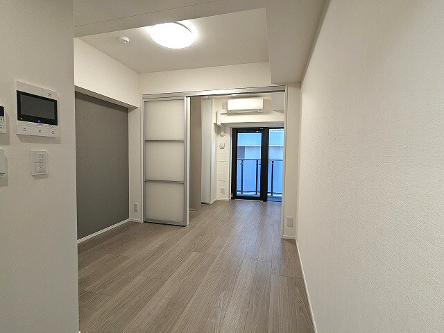 Urbanex KURAMAE RESIDENCEの居間・リビング|インターネット無料、床暖房、照明付きです