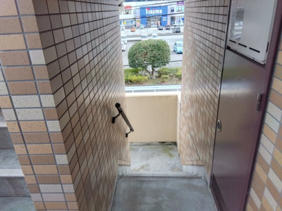 【その他】 | レアールマンションAKITAⅠ　伊豆市修善寺 | ブラウンのタイルの可愛い外観です。