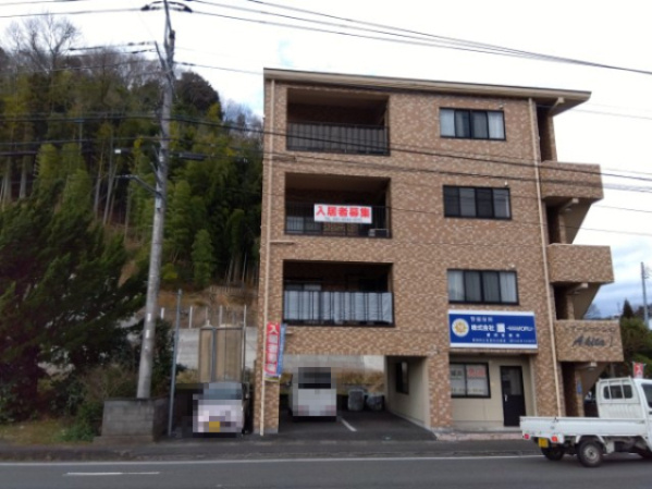 レアールマンションAKITAⅠ　伊豆市修善寺の外観|こちらはオーナーチェンジ物件になります。年間予定賃金収入→3,060,000円・利回り→9.2％となっています