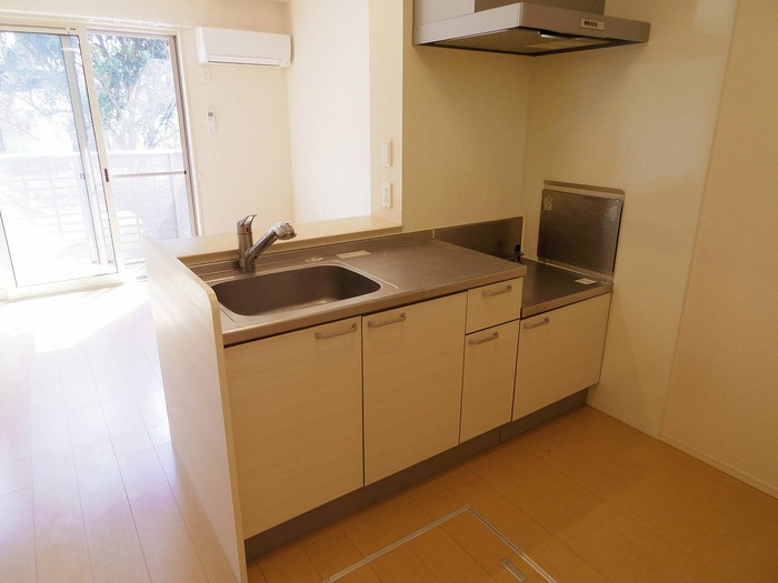 伊佐山ハイツのキッチン|対面キッチン(浄水器対応型水栓)