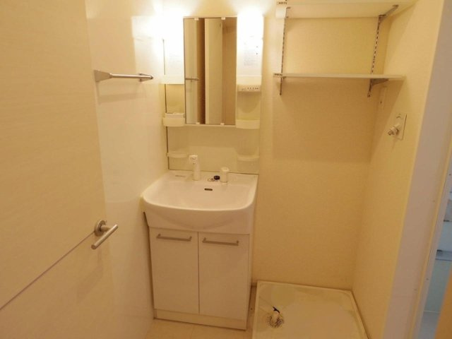 伊佐山ハイツの独立洗面台|洗髪洗面化粧台