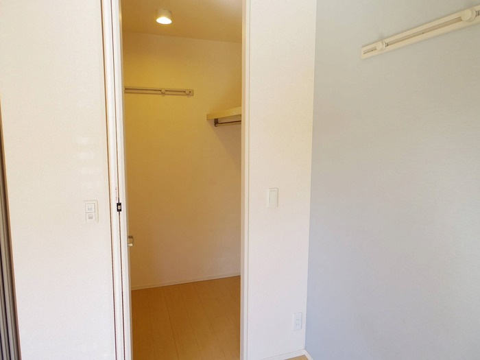 伊佐山ハイツの収納|ウォークインクローゼット仕様