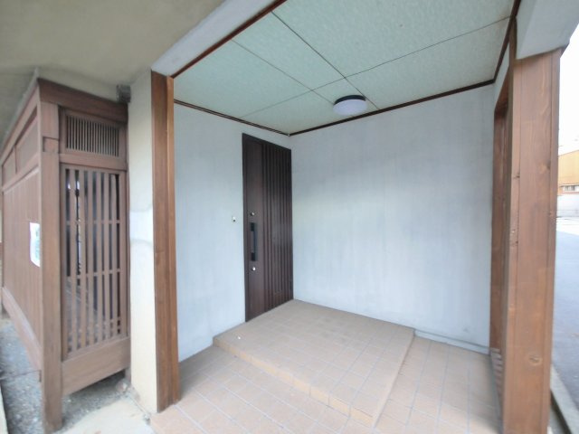 柳本駅前貸事務所貸店舗のエントランス