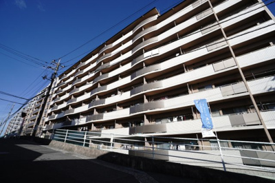 【外観】 | 【上質リノベ】ヒューマンズプラザ青崎 | 現地（2024年3月7日10：00頃）撮影