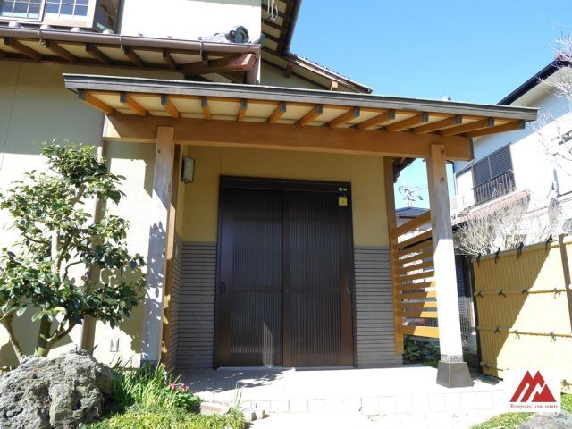 小郡市三国ヶ丘3丁目　中古戸建の玄関