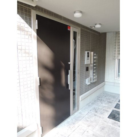 ルーブルのエントランス