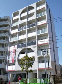 鉄筋コンクリート造。しっかりとしたイメージの外観ですね