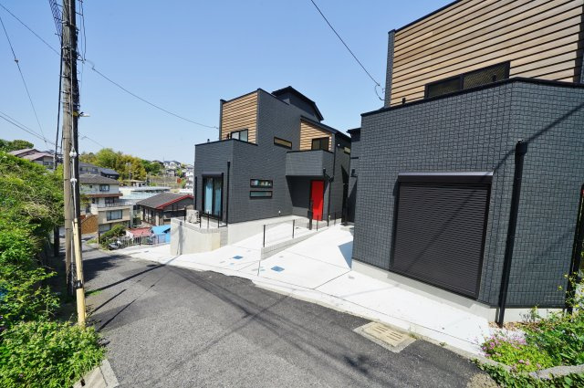 【保土ケ谷区鎌谷町30全３棟新築戸建てC号棟】★仲介手数料無料★（宮ヶ谷小学校・宮田中学校）の前面道路含む現地写真