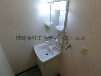 【独立洗面台】 | リバーサイドタウンB | 使いやすい独立洗面台です