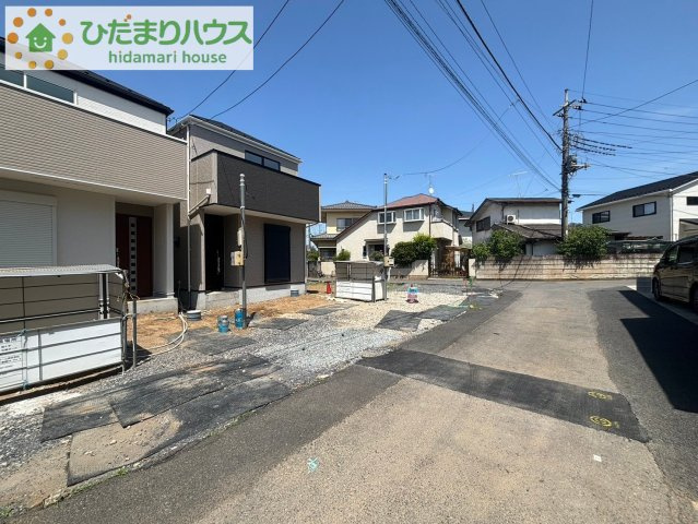 蓮田市御前橋　23-1期　新築一戸建て　リナージュ　01の前面道路含む現地写真|角地につき通風良好・日当たり良好
