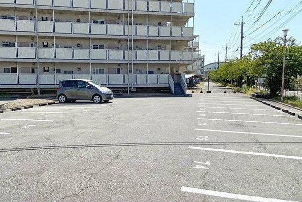 ビレッジハウス奥北野1号棟の駐車場
