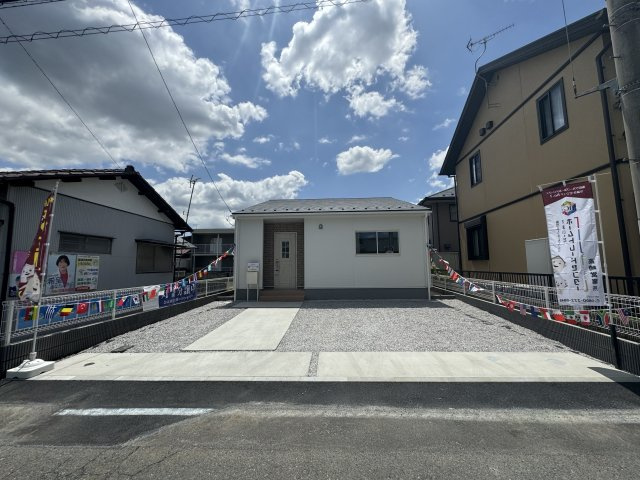 新築　前橋市西片貝町　Livele Garden.S　1号棟の駐車場|現地写真　駐車スペースは建物北側に並列3台分可能です！					
