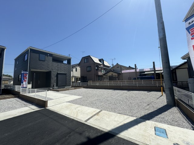新築　高崎市倉賀野町第14　Livele Garden.S　4号棟の駐車場|現地写真　駐車スペース広々！並列4台分可能です！					
