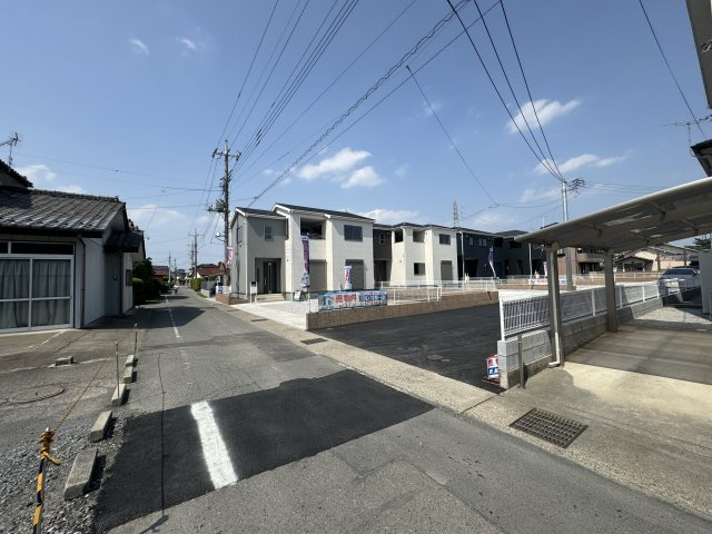 新築　高崎市倉賀野町第14　Livele Garden.S　5号棟の前面道路含む現地写真|現地写真　西側接道幅員約4ｍ　