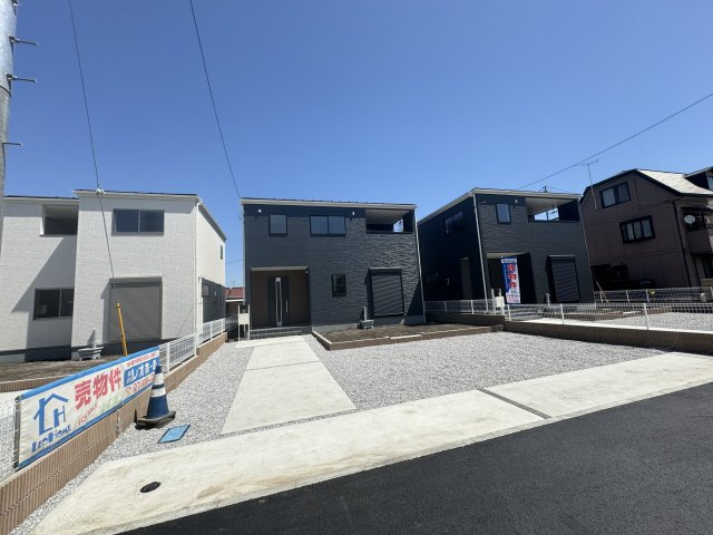 新築　高崎市倉賀野町第14　Livele Garden.S　5号棟の駐車場|現地写真　駐車スペース広々！並列4台分可能です！					

