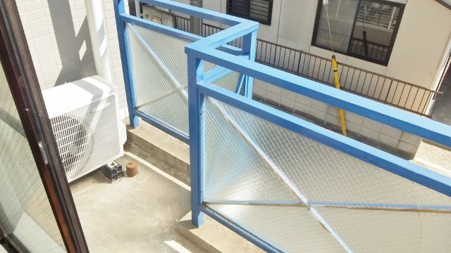 ブルースカイ原木のバルコニー|室内洗濯機置き場