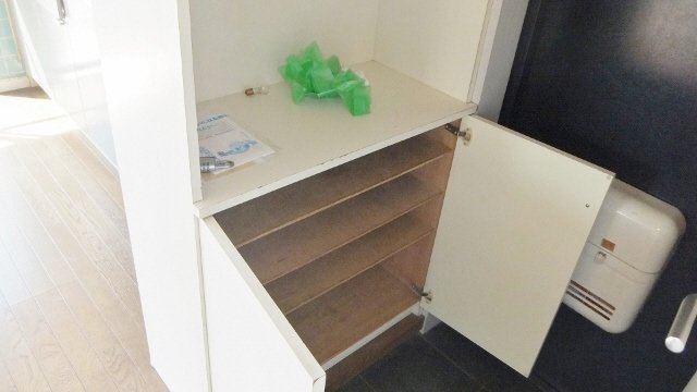 ブルースカイ原木の玄関|下駄箱完備