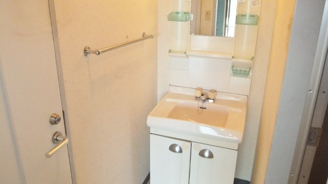 ブルースカイ原木の洗面所|人気の独立洗面台付き