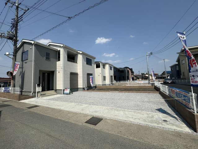 新築　高崎市倉賀野町第14　Livele Garden.S　7号棟の駐車場|現地写真　駐車スペース広々！並列3台分可能です！					
