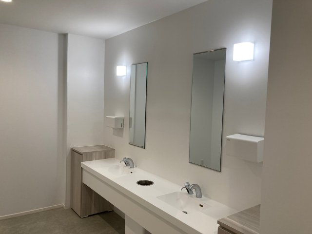 都城市高城町穂満坊の事務所のトイレ|女性用トイレです