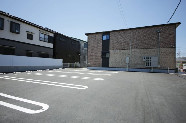 エバーグリーンDの駐車場