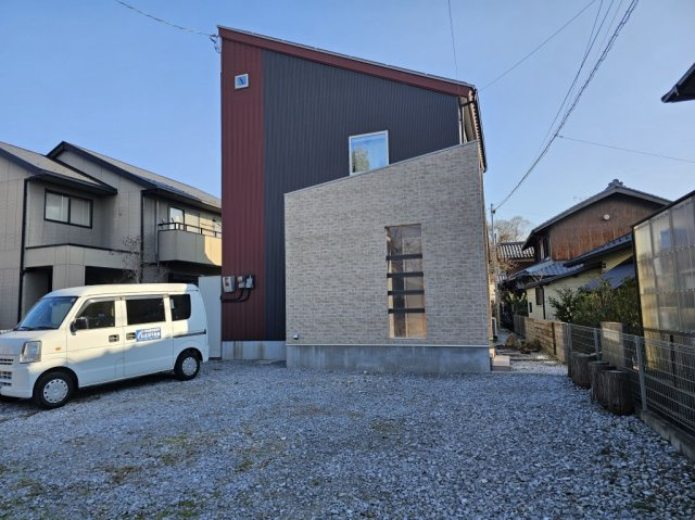 駐車スペースが多くあるおしゃれなお家