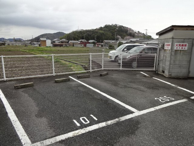 グランドコートの駐車場