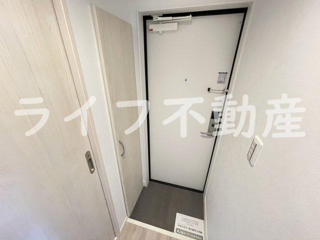 CRASTINE大蓮北4丁目Bの玄関|収納もある玄関です