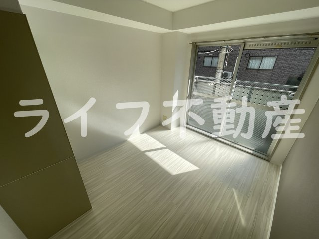 アリーヴェデルチ小阪の洋室|コンパクトで使いやすい洋室です