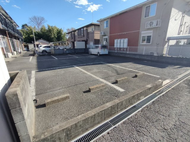 ピュア・クレストの駐車場