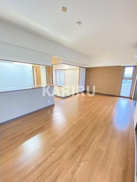 パードレ関目の居間・リビング