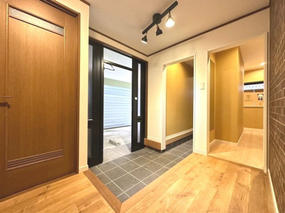 【玄関】 | 豊中市西緑丘3丁目戸建